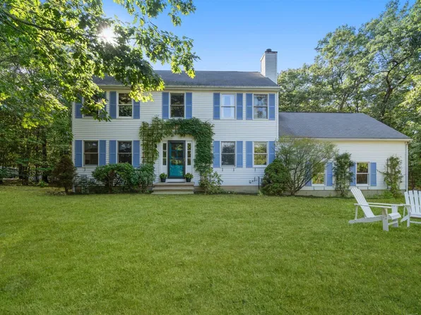 8 Bush Rd, Hudson, MA 01749