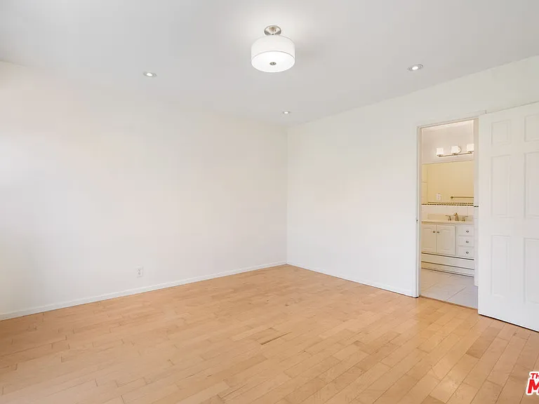 2631 Thurman Ave — Photo 17
