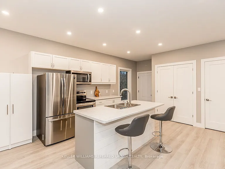 23 Delta Cres — Photo 1