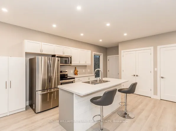 23 Delta Cres, East Gwillimbury, ON L9N 1G2