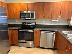 3 bed, 3.0 bath, 1270 sqft, $2,900 — Photo 3