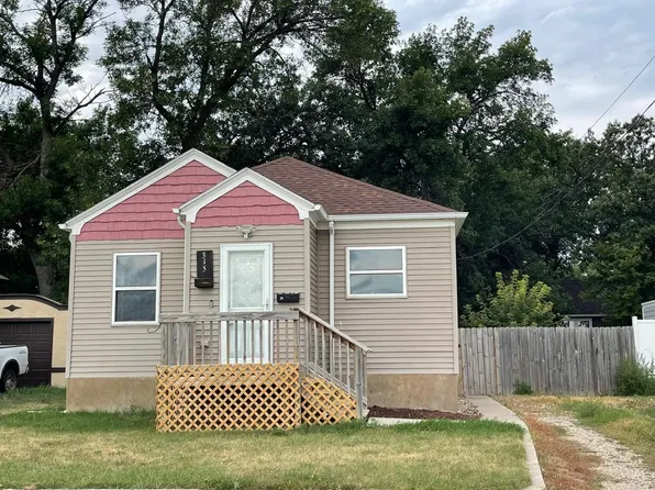 315 4th St NW, Minot, ND 58703