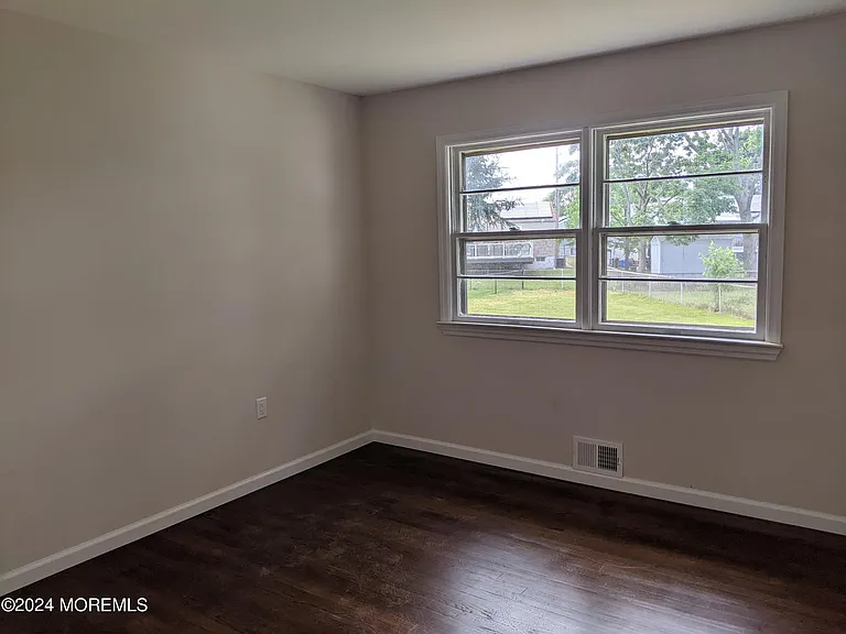509 Stone Rd — Photo 7