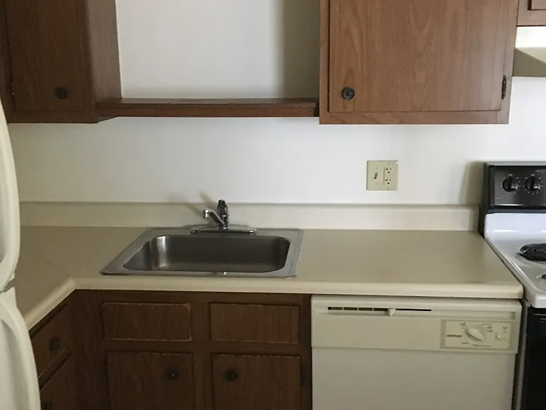 Condor Garden Apartments — Photo 15