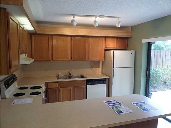 5th image of 370 E Waverly Pl