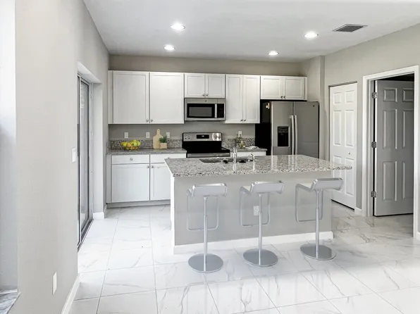 1867 NW Cataluna Cir, Port Saint Lucie, FL 34986