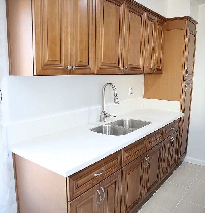 1st image of 453 N Kingsley Dr