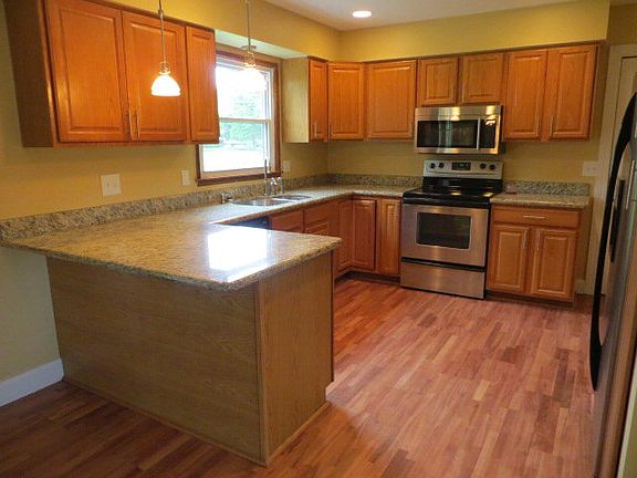 4th image of 1092 Chateau Dr