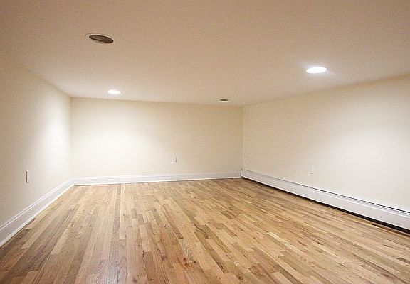 4th image of 525 W 49th St APT 6C