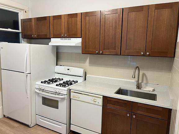 5th image of 5930 N Artesian Ave #2
