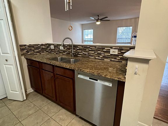 3rd image of 2428 Stoughton Cir