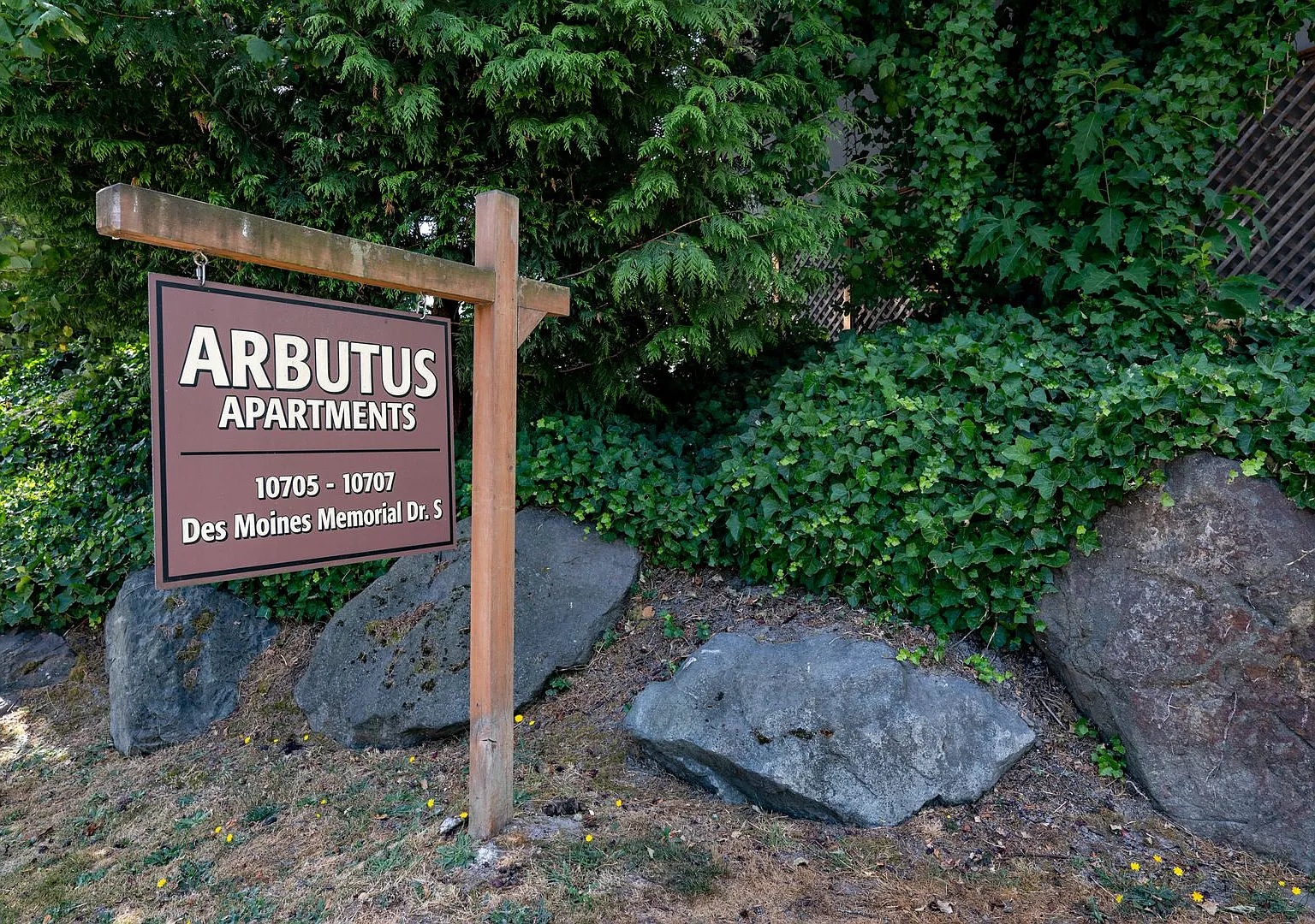 Arbutus Apartments — Photo 1