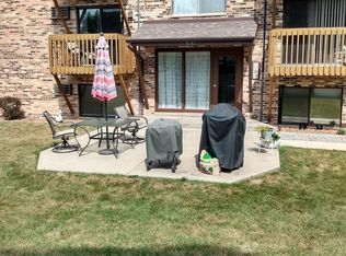 8242 Woodland Dr, Darien, IL