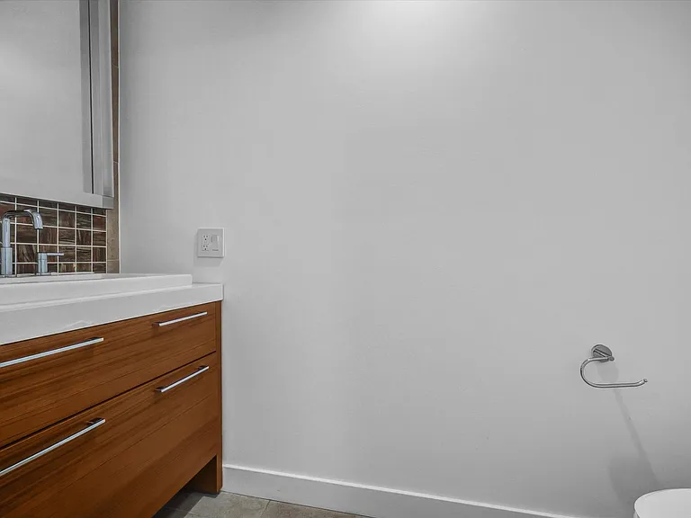9 Macarthur Pl #403 — Photo 11