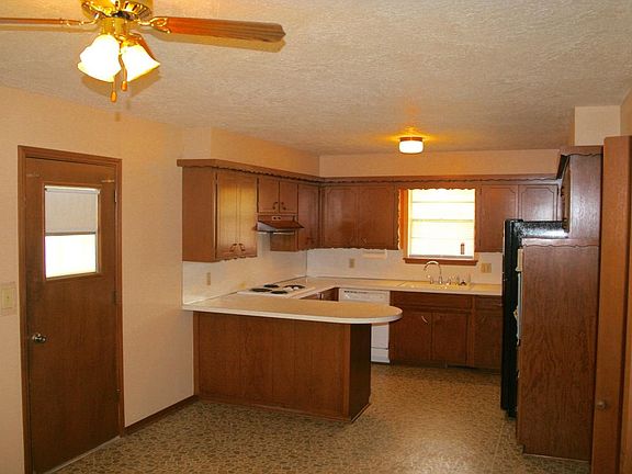 Kitchen & Dining Area