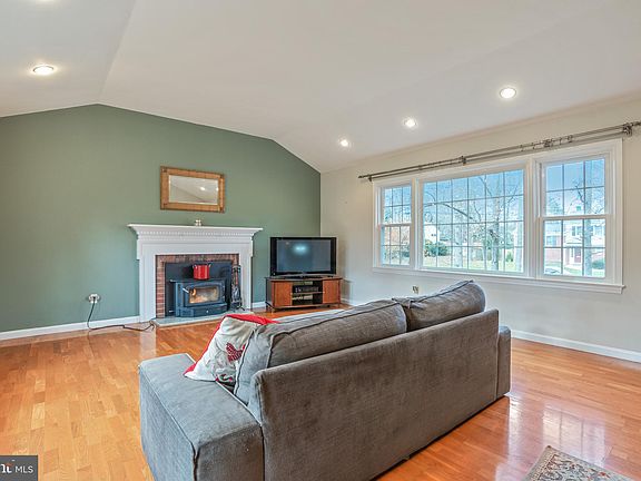 4th image of 9227 Allwood Dr