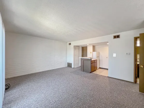 135 Dotson Dr, Ames, IA