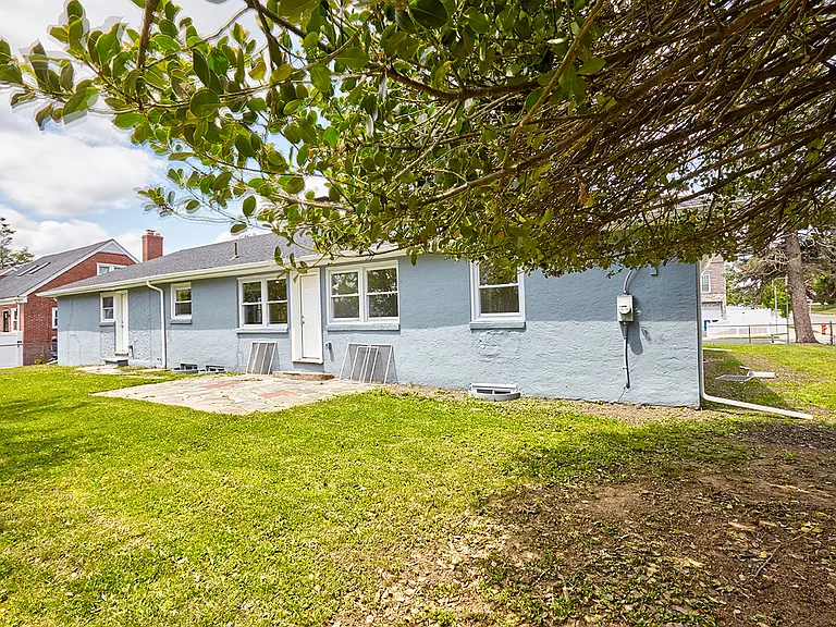 1038 E Mount Pleasant Ave — Photo 15