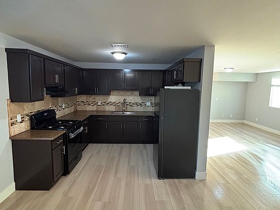5th image of 219 E Colden Ave
