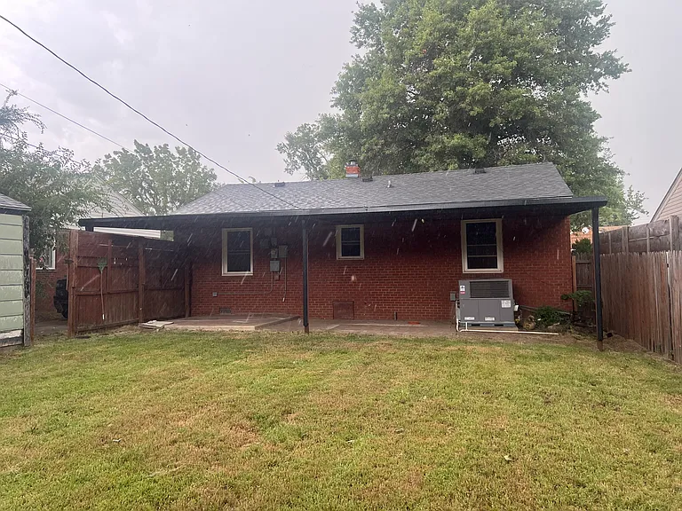 3920 NW 15th St — Photo 17