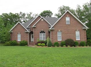 101 Woodson Dr, Tullahoma, TN 37388