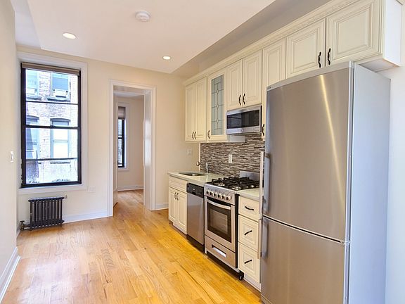 2nd image of 411 E 6th St APT 5B