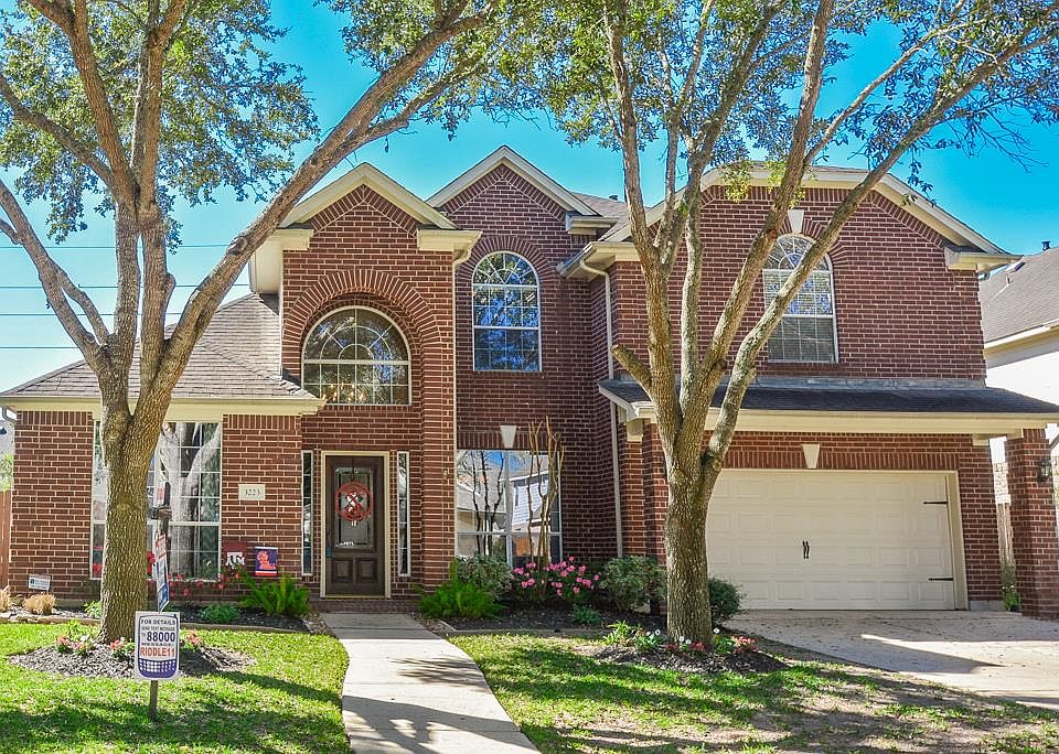 1st image of 3223 Oak Park Ln