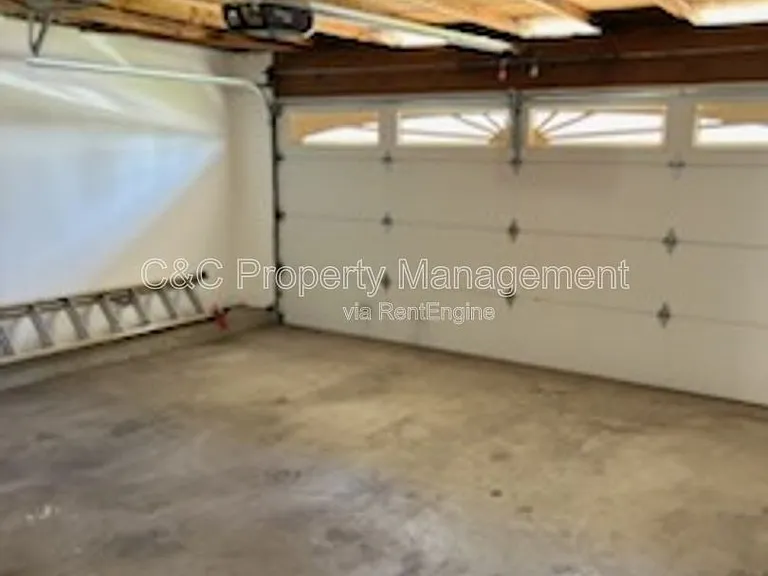 8912 Carvalho Ct — Photo 10