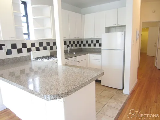 Rented by City Connections Realty | media 7