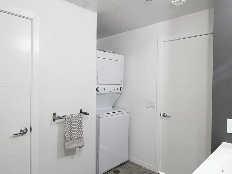 Crest-Urban Apartments — Photo 5
