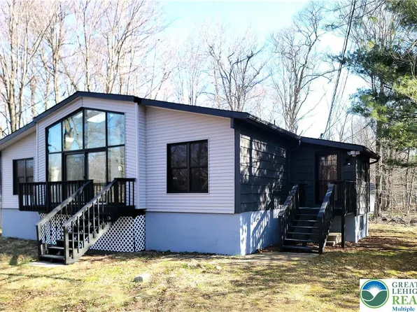 9069 Idlewild Dr, Tobyhanna, PA 18466