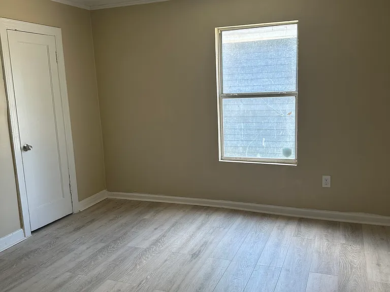 357 S Pkwy E — Photo 5