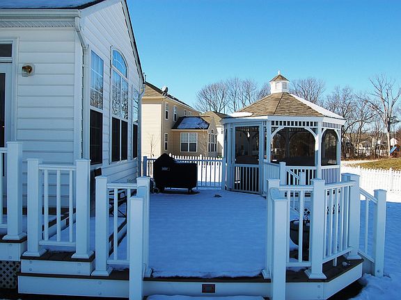 FABULOUS MAINTENANCE FREE DECK