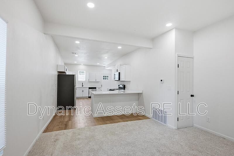 1st image of 542 E 23rd St