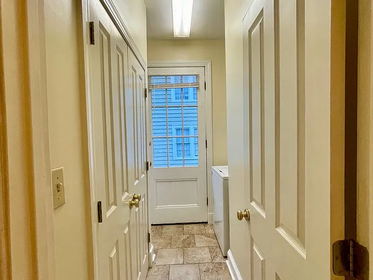 405 N Madison St — Photo 9