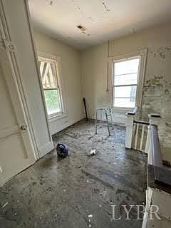 5th image of 310 Holbrook St