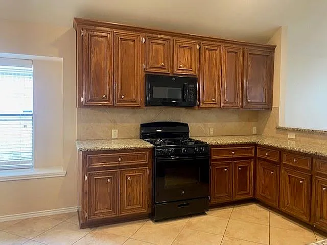 20218 Benton Springs Ln — Photo 12