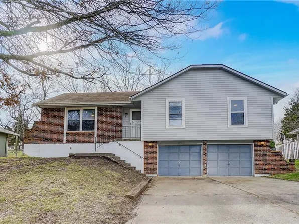 403 SW 13th St, Oak Grove, MO 64075