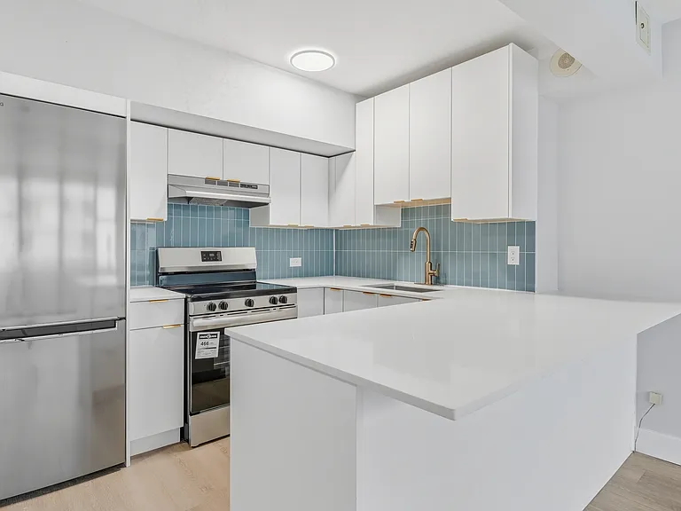 1450 Georgia St W — Photo 27