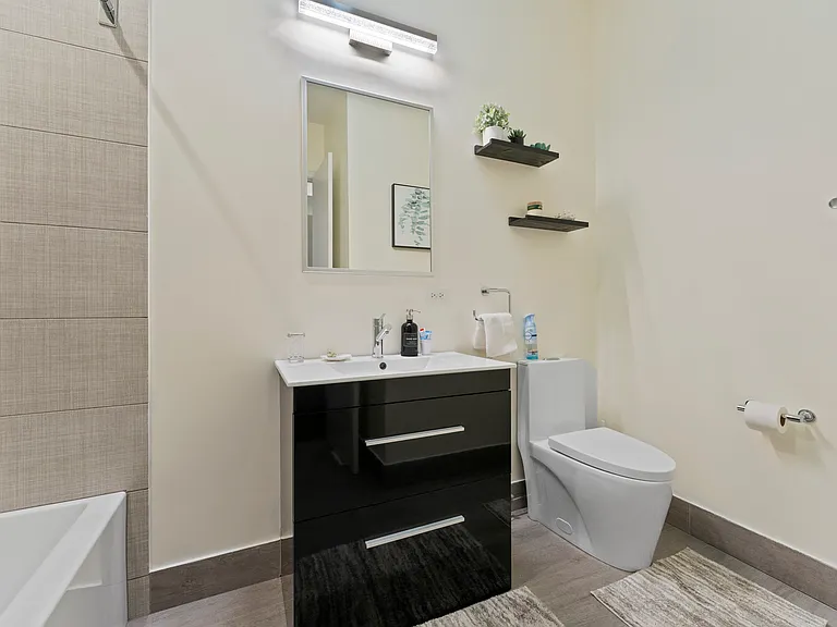 2437 W Jackson Blvd — Photo 23