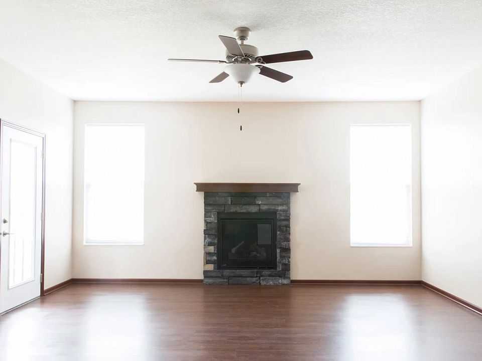 Living room with Fireplace