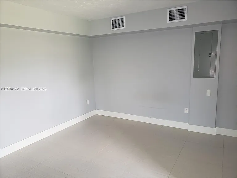 15250 SW 154th Ave #STUDIO — Photo 2
