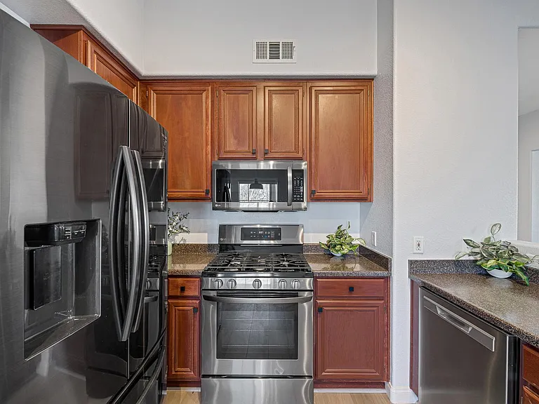 10245 S Maryland Pkwy #225 — Photo 7