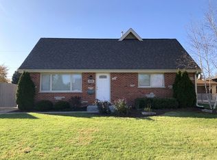 8906 Saratoga Dr, Bridgeview, IL 60455