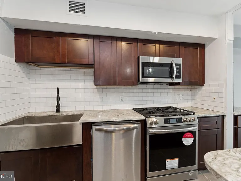212 G St SW #212 — Photo 2