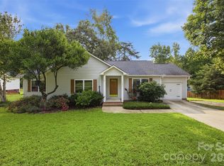 1297 Creekview Dr, Gastonia, NC 28052