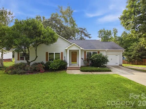1297 Creekview Dr, Gastonia, NC 28052