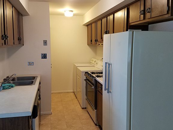 5th image of 2505 Spruce Ln