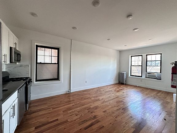 3rd image of 487 Garfield Ave #8
