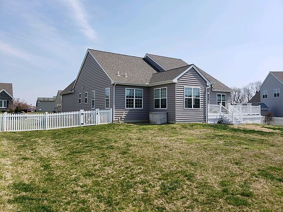 4th image of 885 Sandy Hill Trl